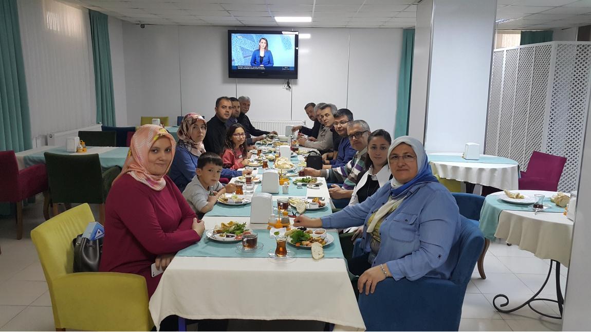 H.Ibrahim Kazcıoglu Mesleki Egitim Merkezi Müdürlüğü Personeline Kahvaltı
